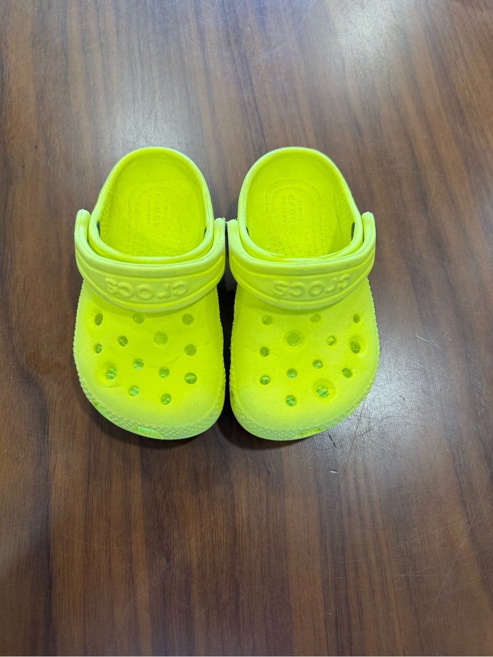 CROCS Kids Classic Clog in Neon Yellow